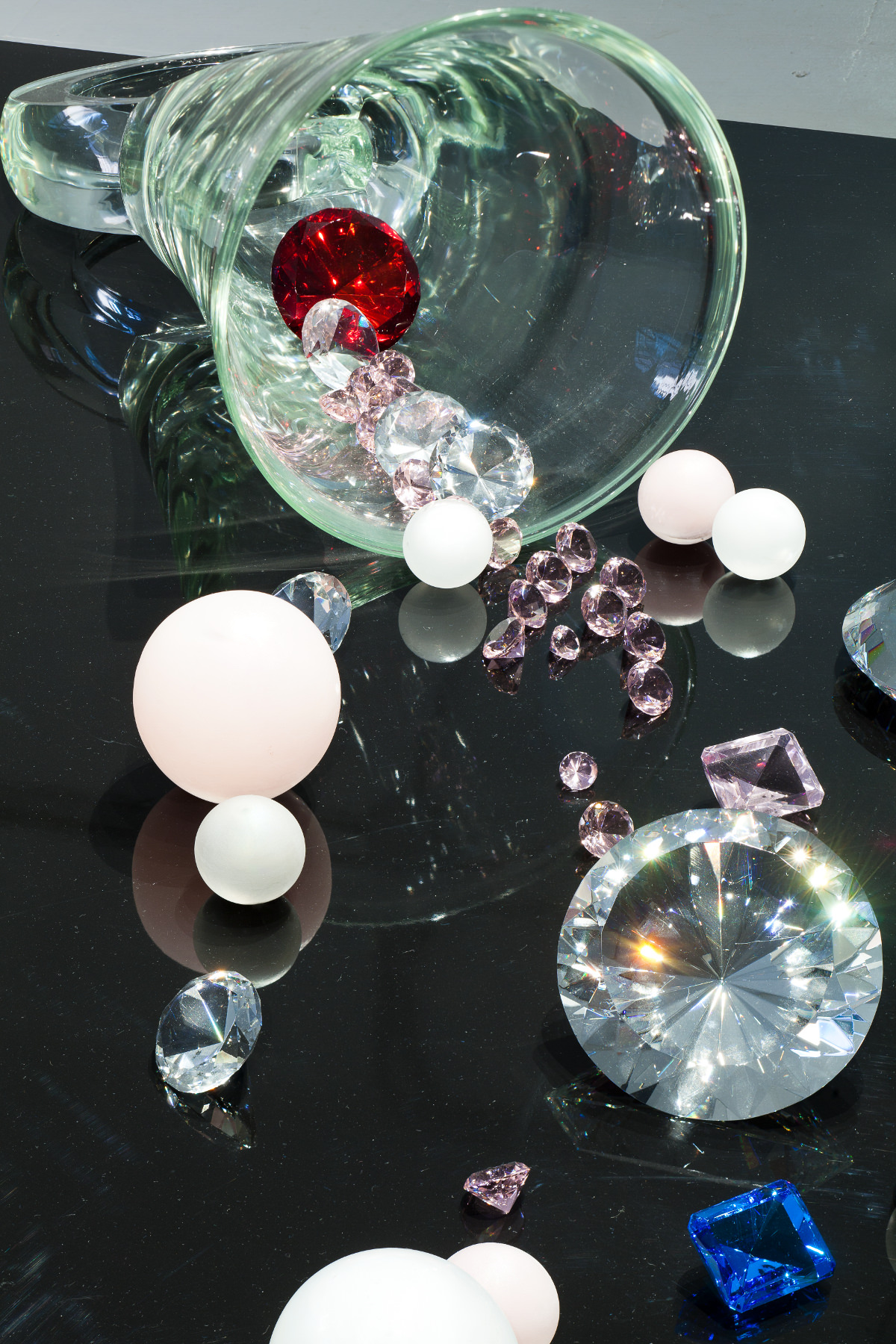 Atelier Ted Noten, If You Want to Be Beautiful You Have to Suffer (detail) Atelier Ted Noten's If You Wnat To Be Beautiful You Have To Suffer